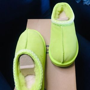 Got them for my daughter in law and she can’t fit them..